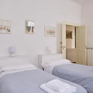Lustraferi Apartment