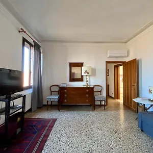 Calle San Giacomo Apartament